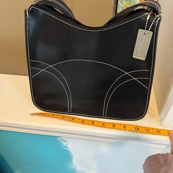 Kenneth Cole Reaction black leather shoulder bag - Picture 8 of 9